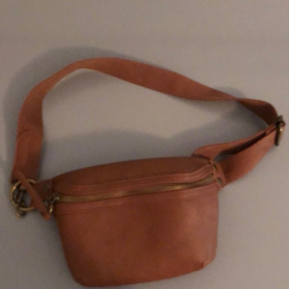 Universal Thread Fanny pack!